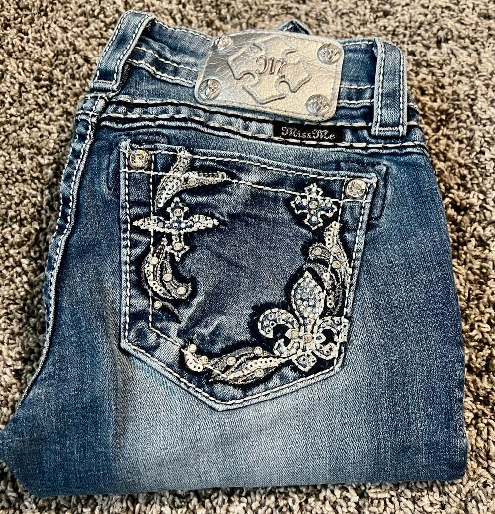 Miss Me Signature Bootcut Jeans Fleur de Lis Cross Embellished JY7093BV Size 24